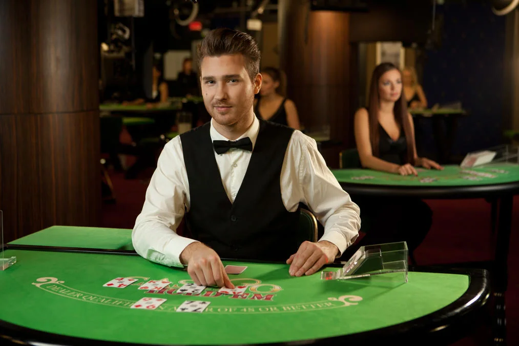 Ruang dealer live BTV168 yang terlihat pada perangkat dengan layar lebar