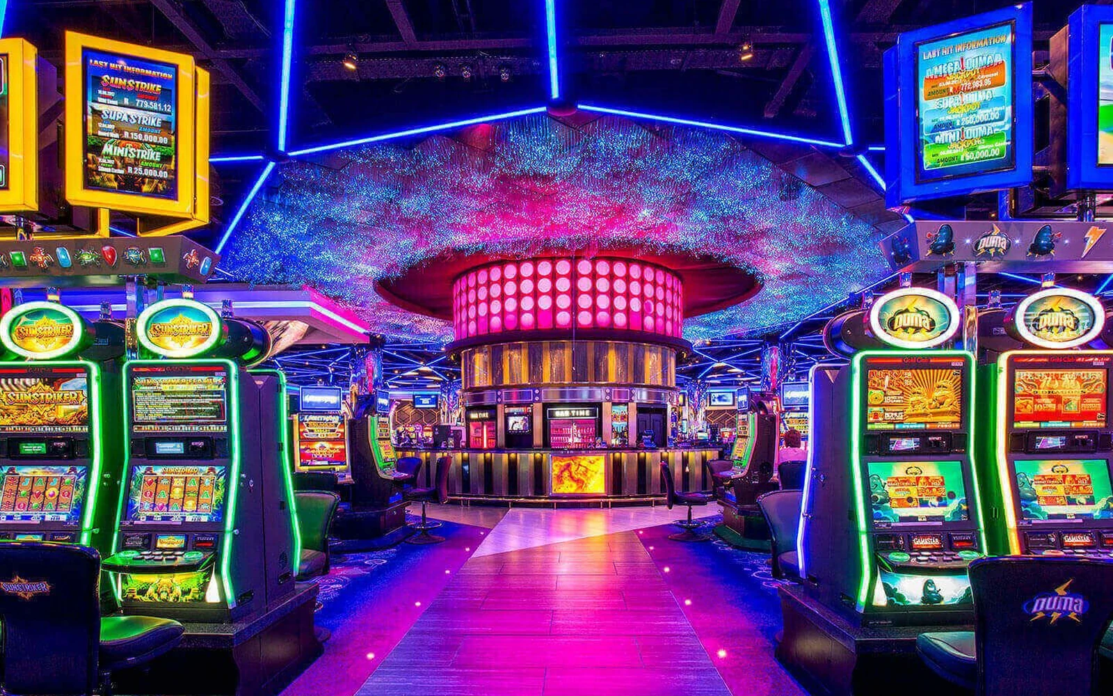 Pengalaman slot mobile dengan reel dan kontrol yang tersusun pada layar